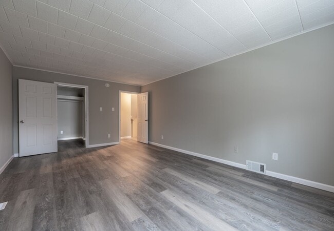 Building Photo - 2207 Aurora Dr
