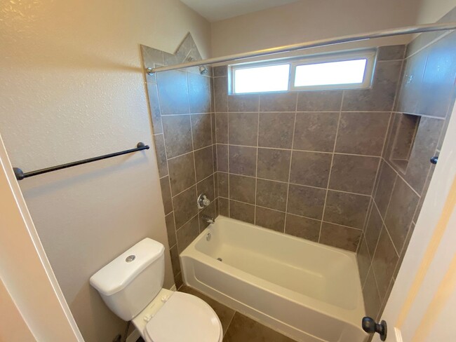 Building Photo - East El Paso LARGE 4 bed Refrig A/C!