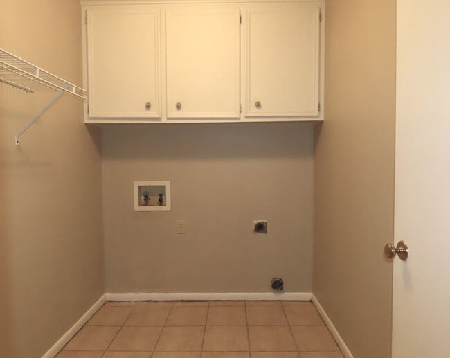 Building Photo - South Tyler! 3 Bedroom, 2 Bath Duplex w/Garage