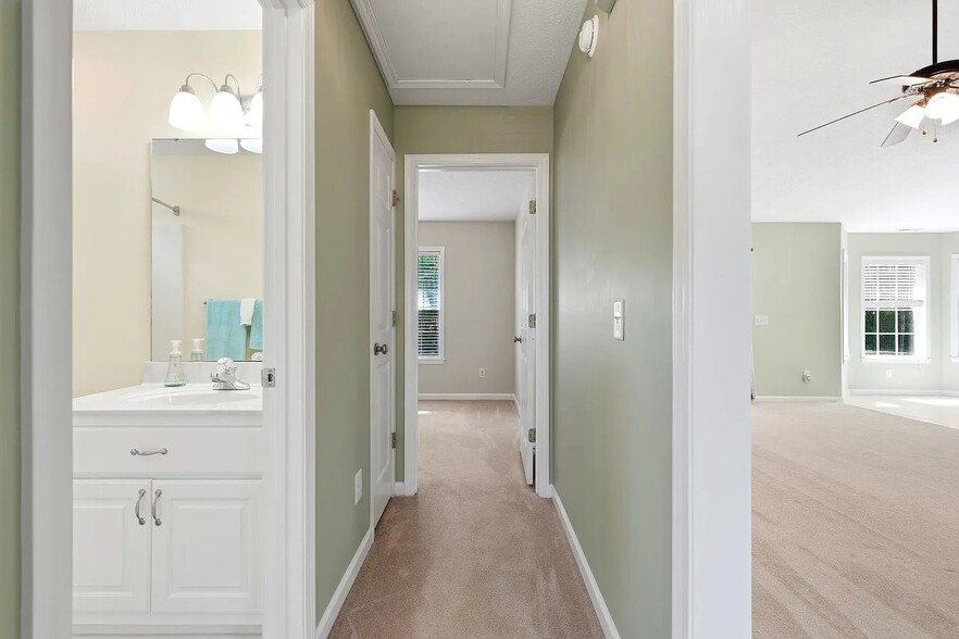 Building Photo - 722 Drawbridge Dr