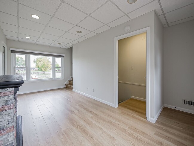 Building Photo - AVAILABLE NOW! Beautiful 3-Bedroom Waterfr...