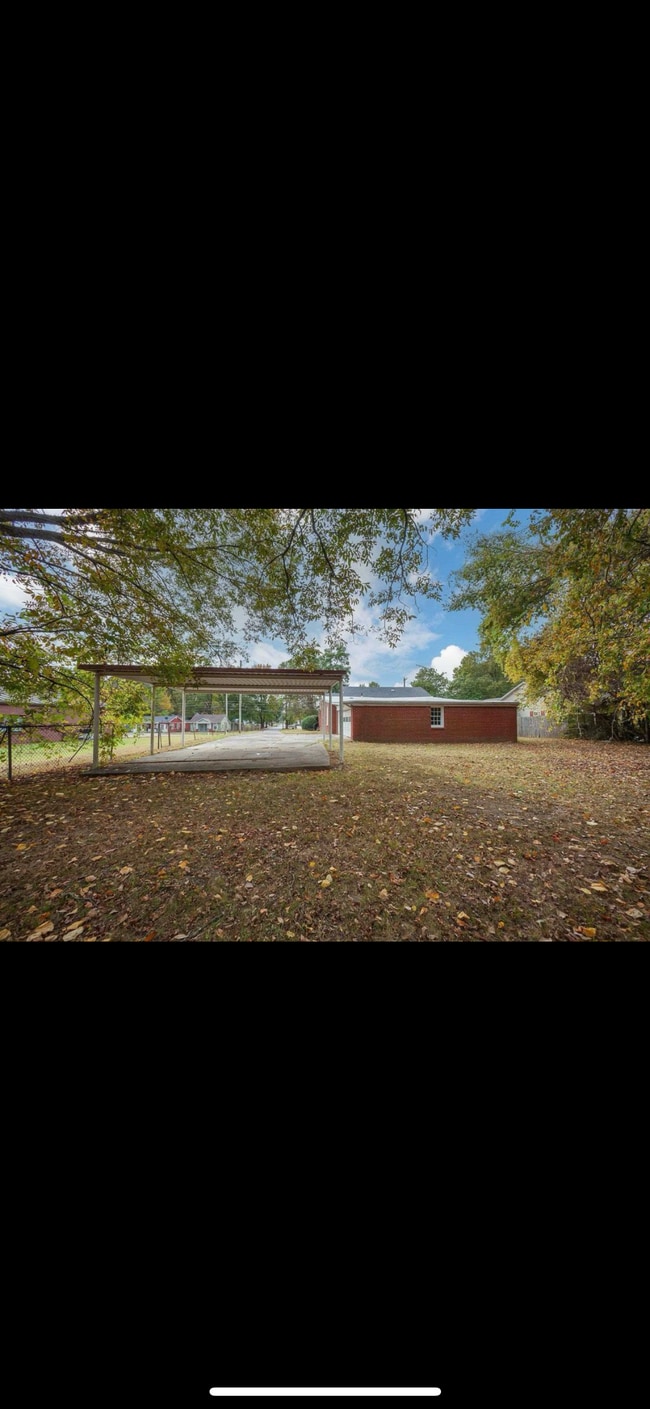 Building Photo - 805 E Jefferson St