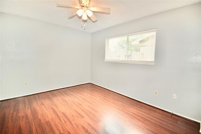Building Photo - 2331 Stillmeadow Dr