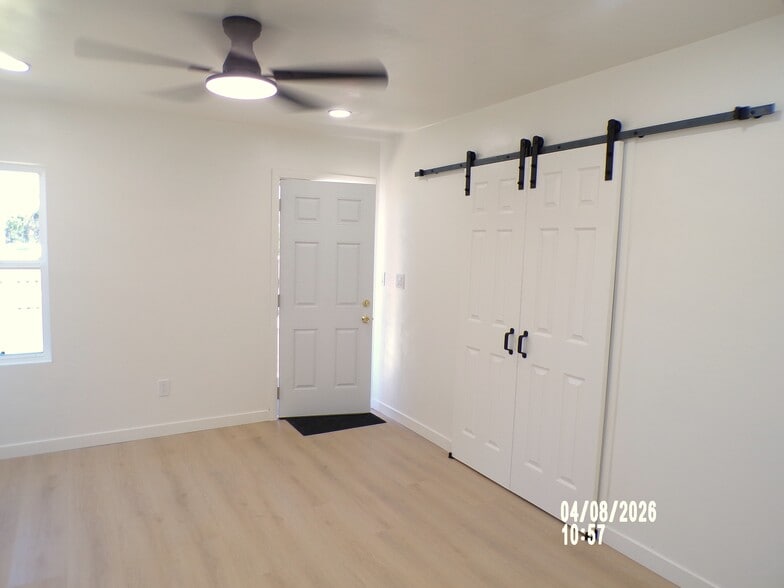 Building Photo - 2000 E 8th St