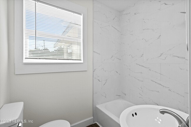 Building Photo - 805 Garth Ave