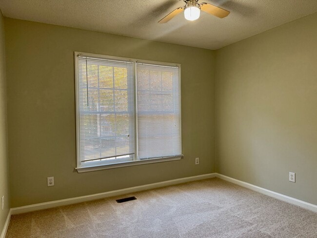 Building Photo - Home Sweet Dallas Home!