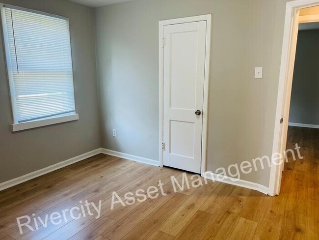 Building Photo - SECTION 8 FRIENDLY!!!! NEWLY RENOVATED READY FOR MOVE IN!!!!