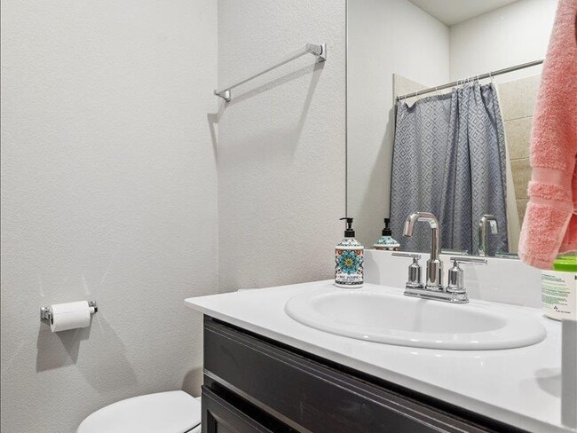 Building Photo - 200 Grapefruit Rd