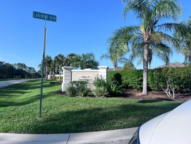 Building Photo - Sable Trace 3BR/2BT Lakefront Villa
