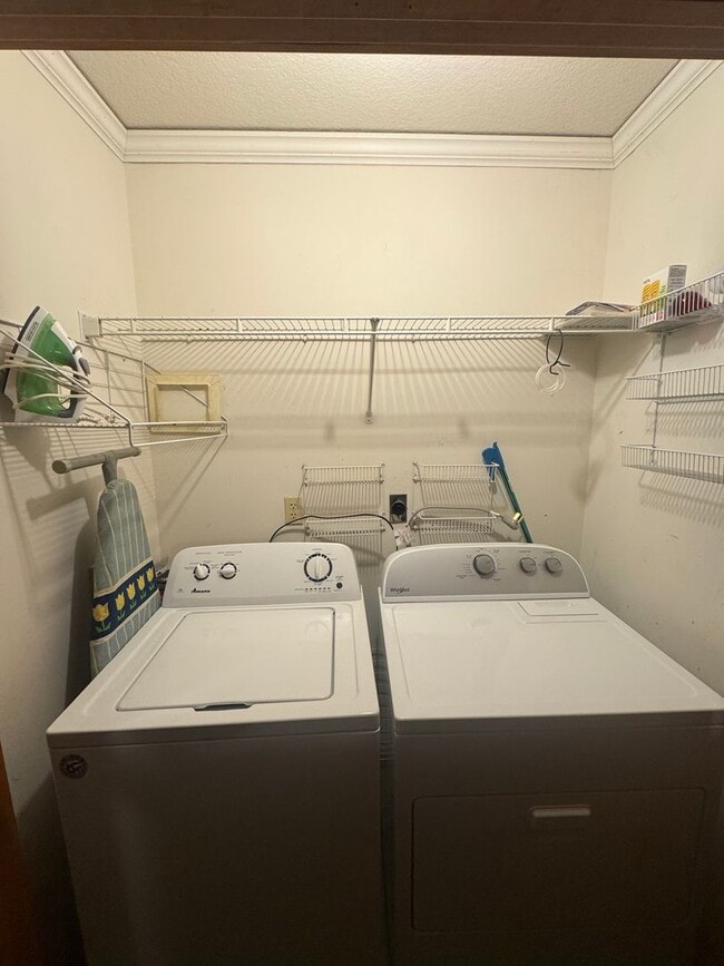 Building Photo - 2 bed 1 bath house