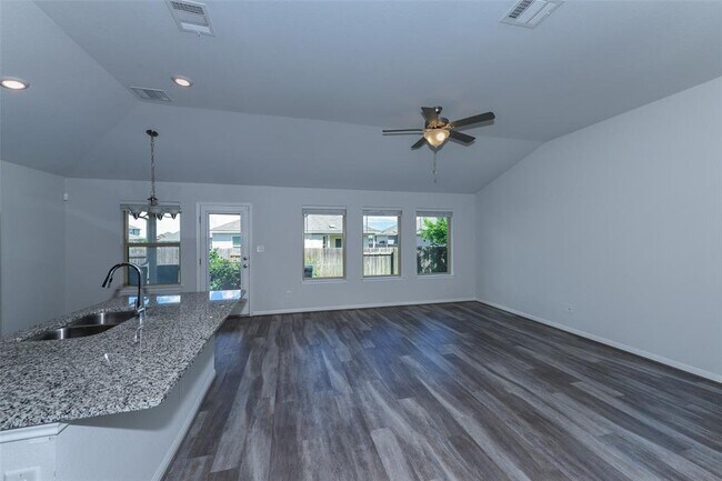 Building Photo - 216 Pearland St