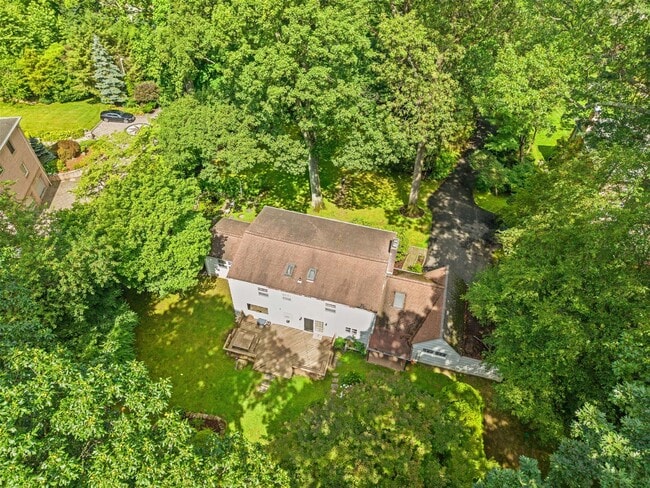 Building Photo - 62 Sprain Valley Rd