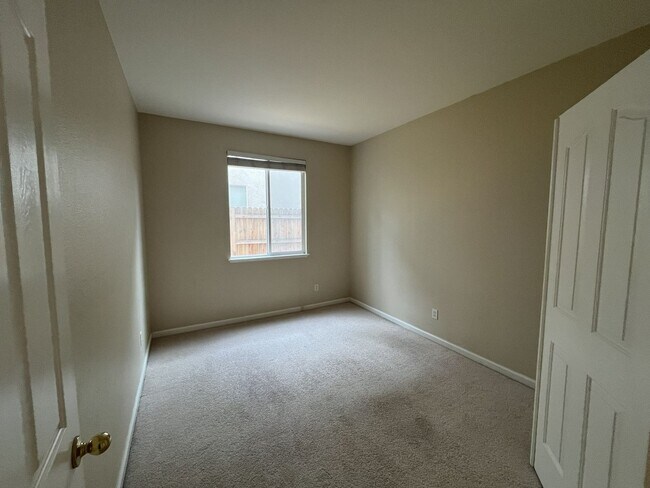 Building Photo - COMING SOON!!! 4 bedroom 3 bathroom home in Elk Grove!