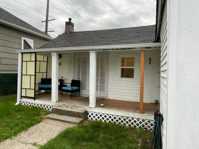 Covered Porch - 1109 Cogean Ave