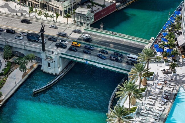 Building Photo - 300 Biscayne Blvd Way