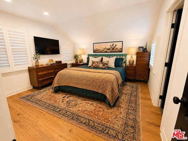 Building Photo - 5245 Ventura Canyon Ave