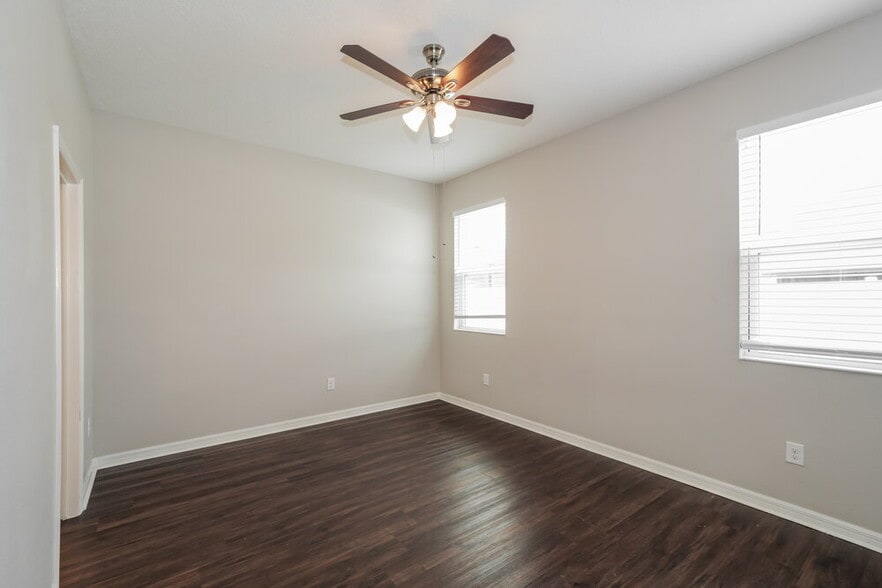 Building Photo - 7729 Sunshine Bridge Ave