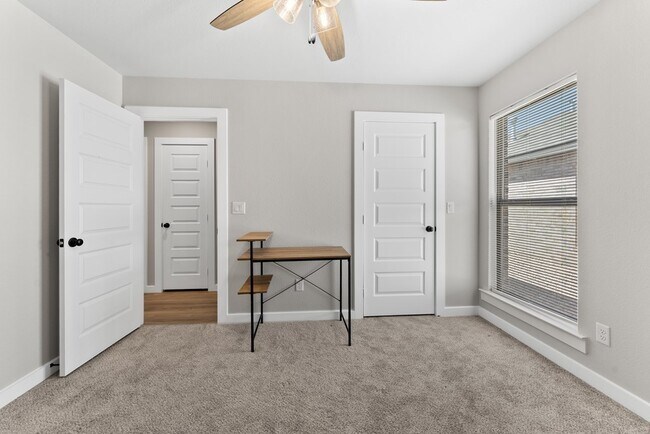 Building Photo - 401 Farmstead Ln