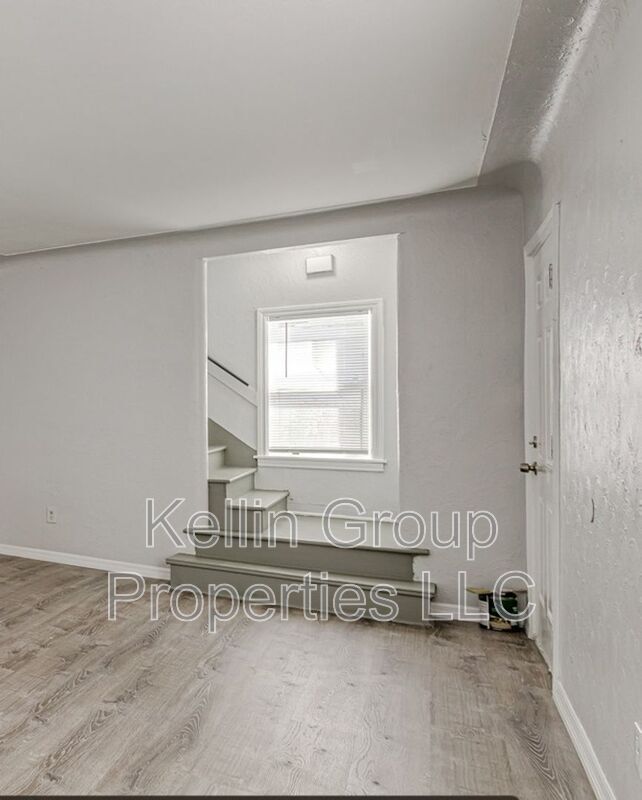 Building Photo - 875 19th Ave S