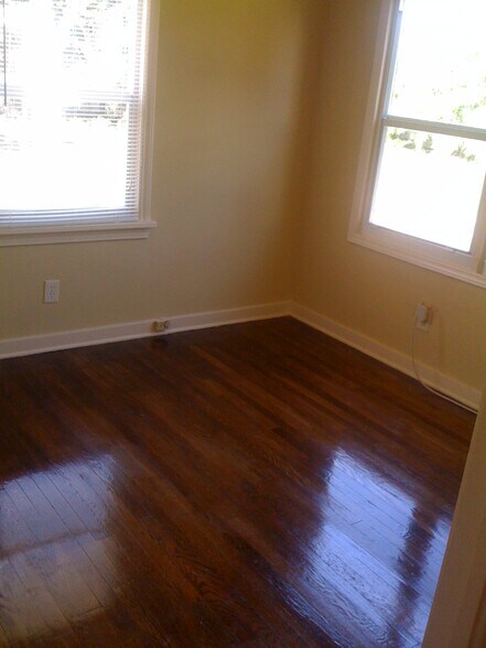 Building Photo - 1231 Longwood St