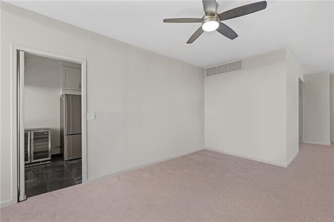 Building Photo - 2575 Peachtree Rd NE