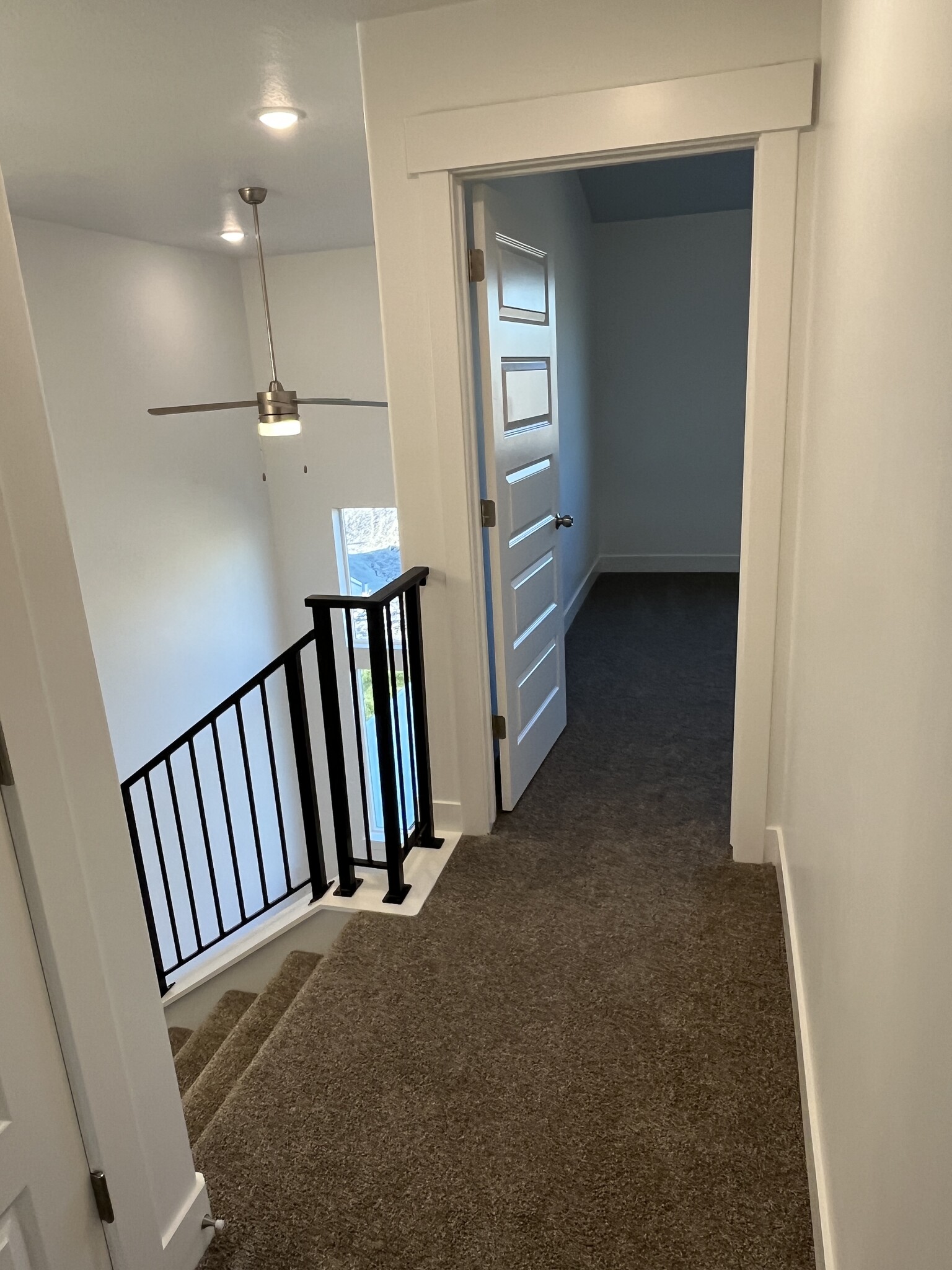 Building Photo - 1576 W Banner Dr