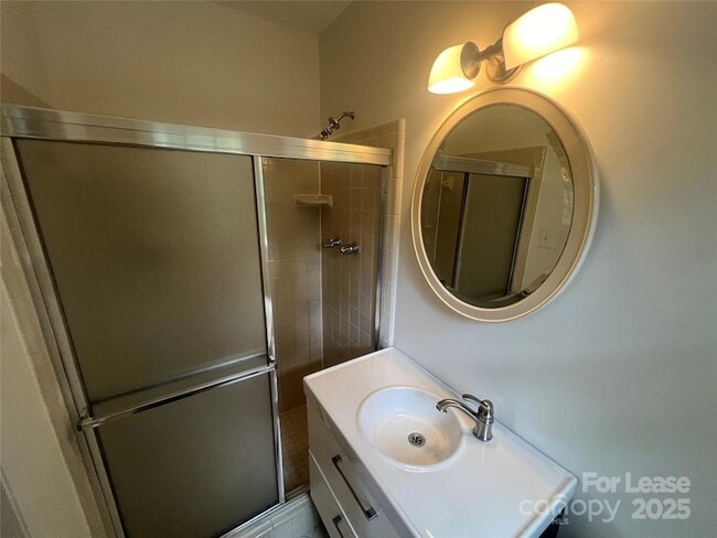 Building Photo - 6611 Lancer Dr