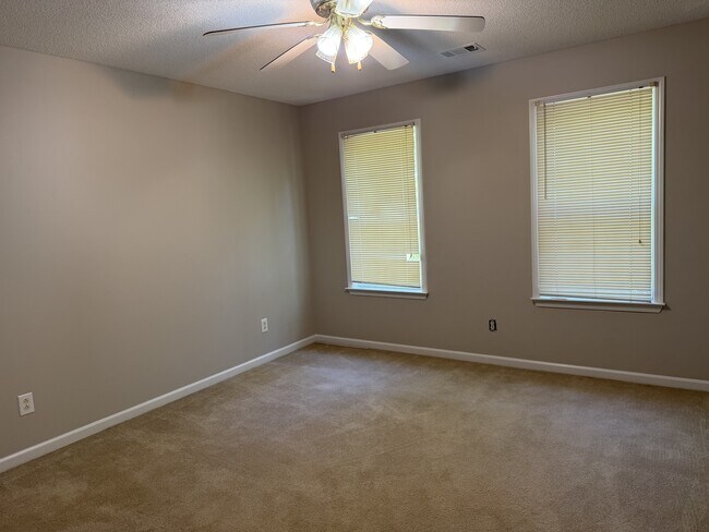 Building Photo - 230 Clinton Crossing Dr