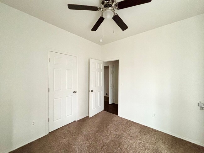 Building Photo - Merced: $2200  4 bed 2 bath single story w...