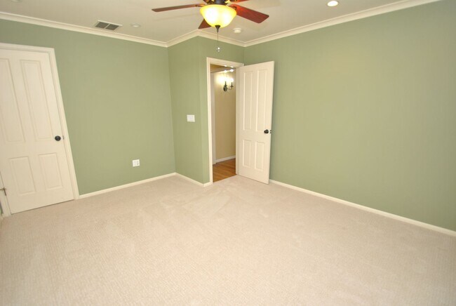 Building Photo - Stunning Colonial Revival in Bixby Knolls