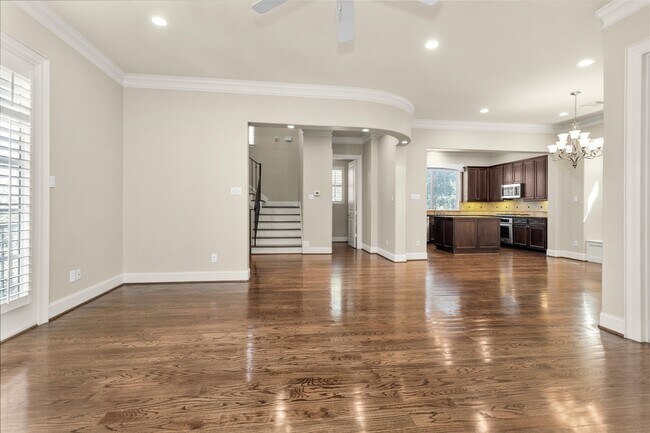 Building Photo - 2101 Elmen St