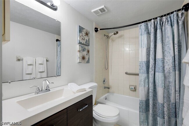 Building Photo - 15161 Cedarwood Ln
