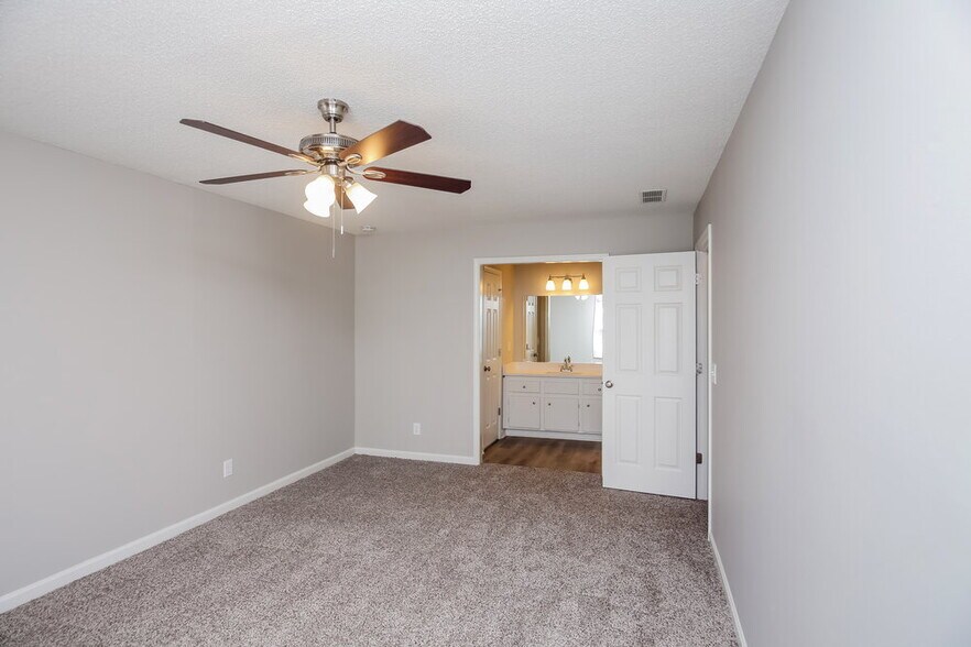 Building Photo - 1929 Knipe Dr SW