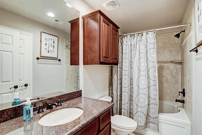 Building Photo - 321 Cage St