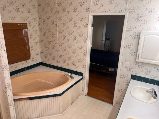 Building Photo - 9907 FL-78