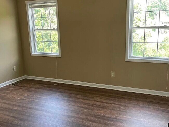 Building Photo - 928 Nottingham Dr