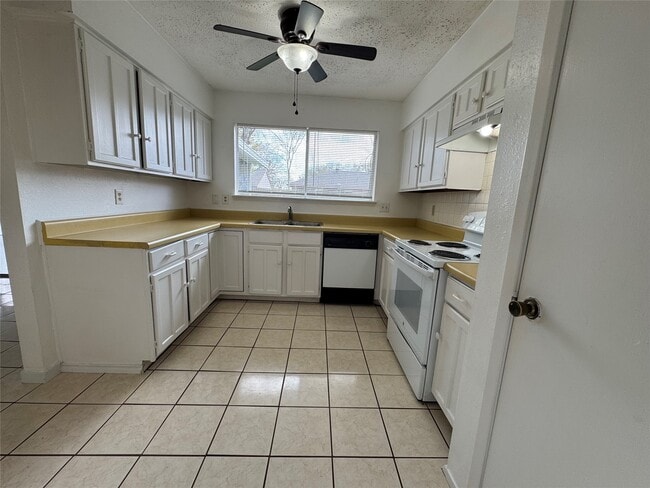 Building Photo - 4703 Rivertree Ln