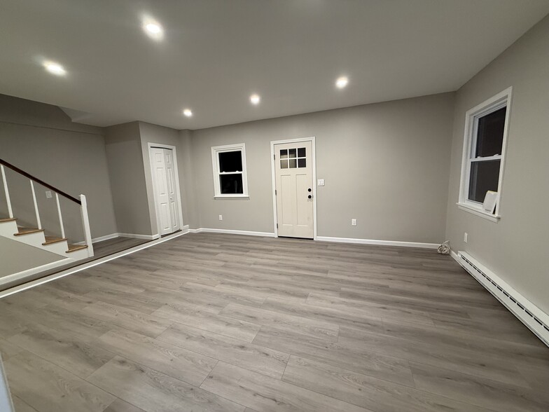 Building Photo - 735 Stafford Rd