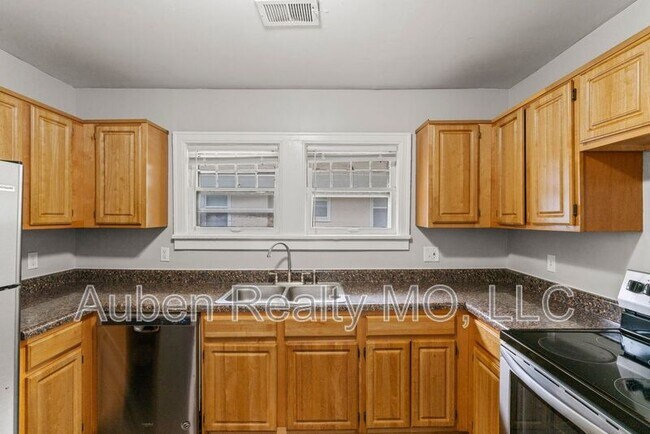 Building Photo - 5341 Holmes St