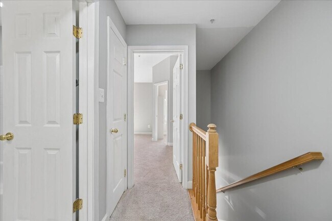 Building Photo - 1004 Collindale Ave