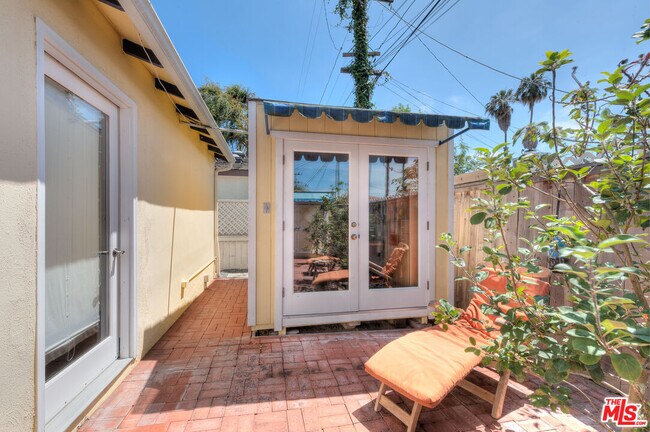 Building Photo - 8176 La Jolla Shores Dr