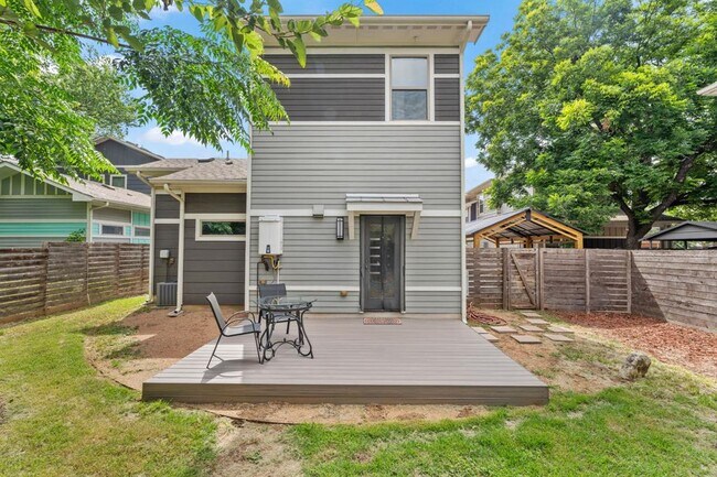 Building Photo - 720 Pedernales St