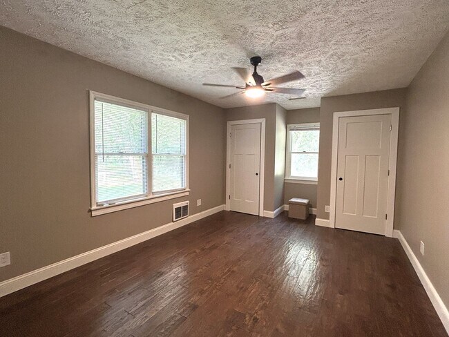 Building Photo - Fully Renovated 3BR/2BA Home with Creek Vi...