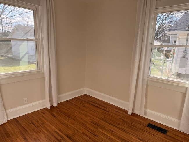 Building Photo - 822 Radford Pl