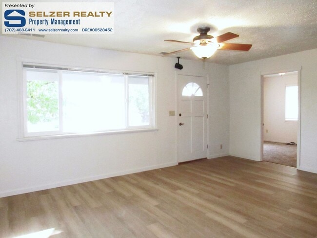 Building Photo - Cozy 3 bd. home on Ukiah's westside!