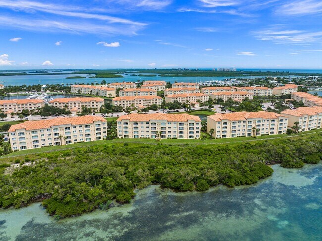 Building Photo - 17 Harbour Isle Dr W