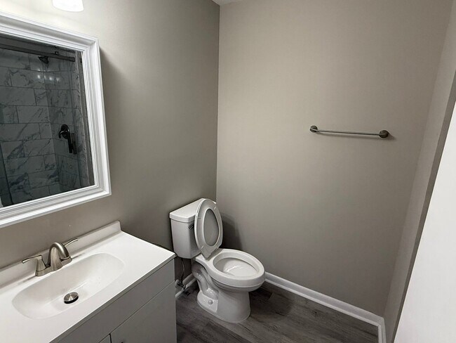 Building Photo - 315 Creekway Ct