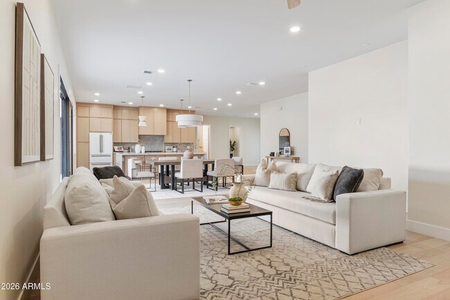 Building Photo - 5540 E Dahlia Dr