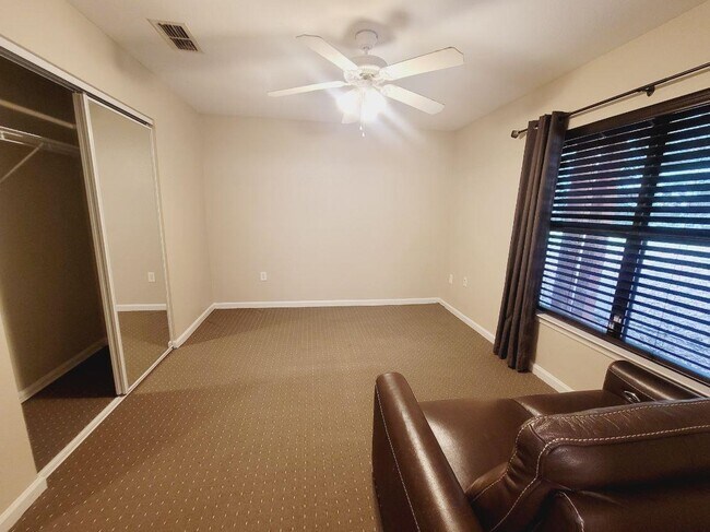 Building Photo - 741 White Dr