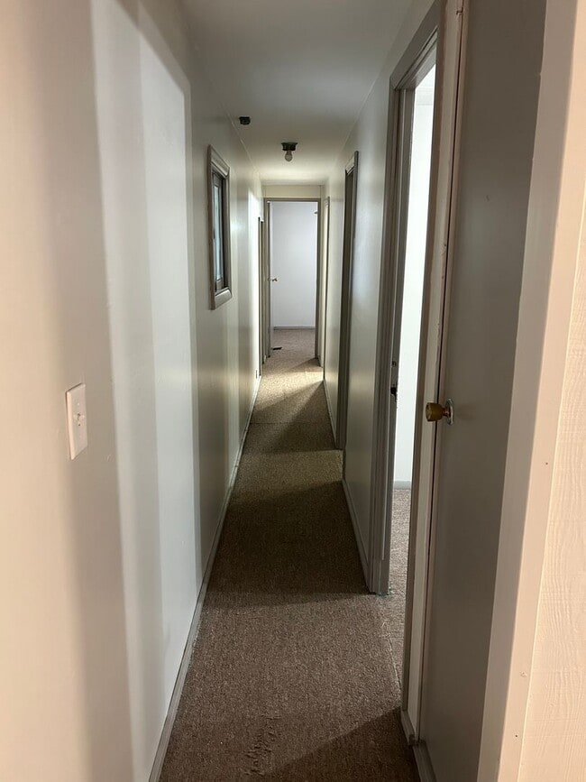 Building Photo - 3 bed 1 bath trailer - Available for 6 mon...